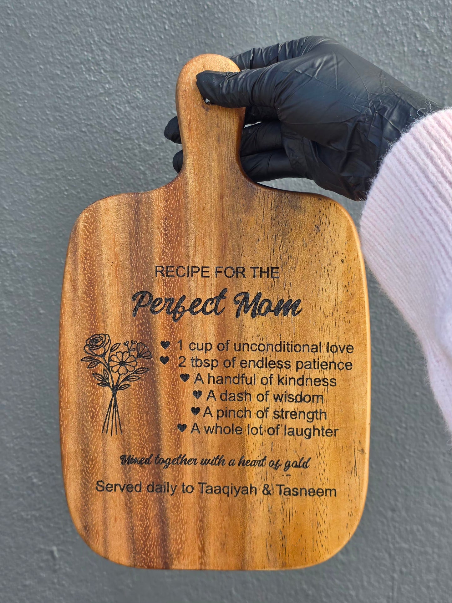 Personalised Acacia Paddle Cutting Boards - Recipe for the Perfect Mom